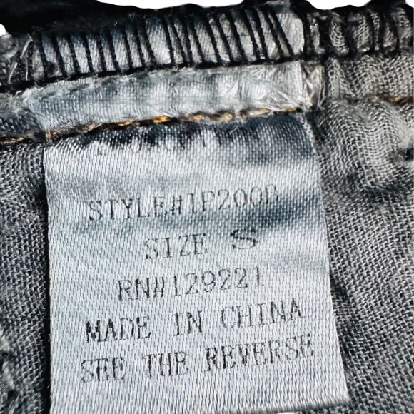 FOREVER 21 Black Distressed Frayed Hem Denim Shorts Size S NWT - Picture 6 of 6